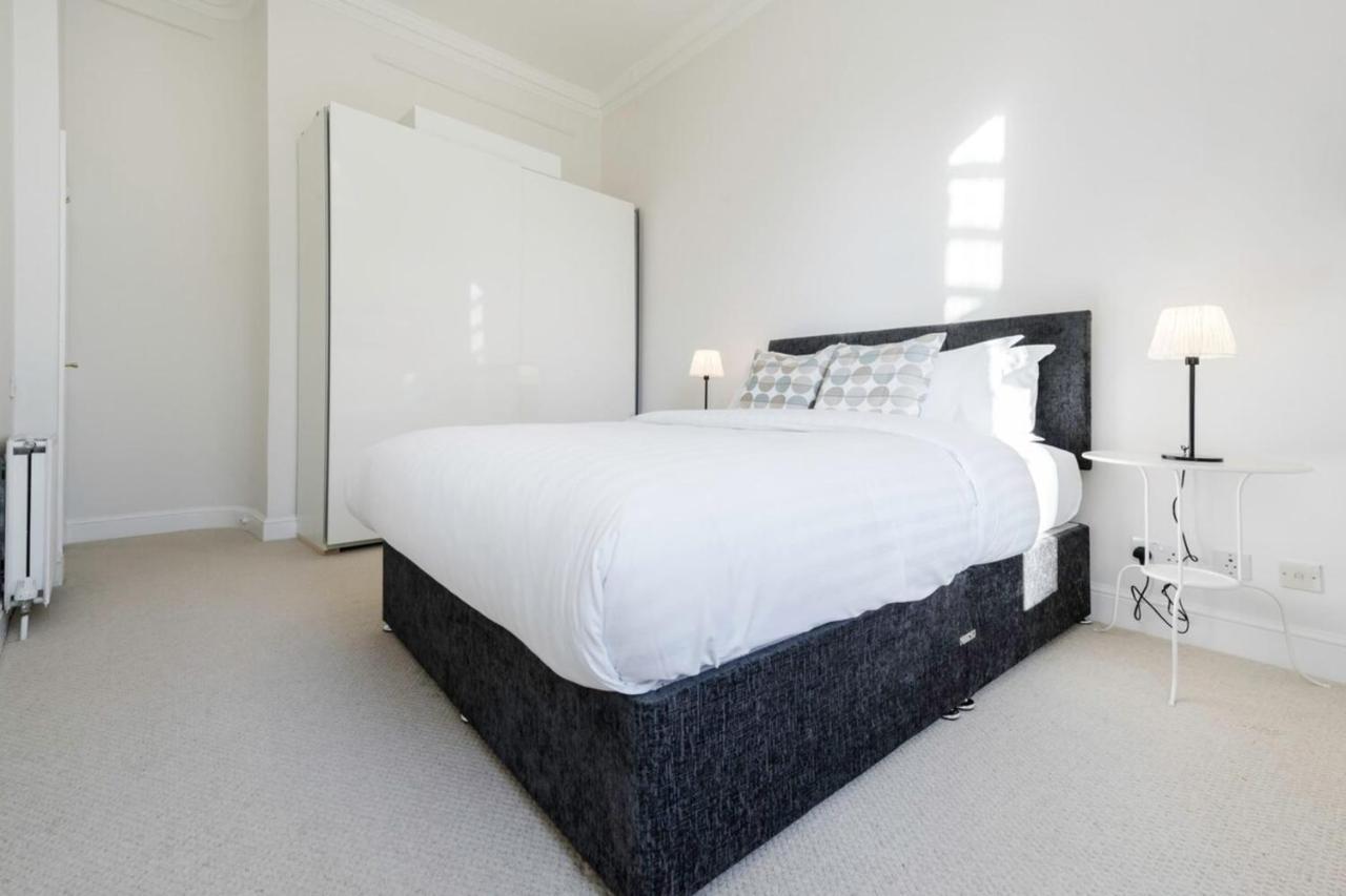 Elegant Earl'S Court 2 Bedroom Flat Just 4 Minutes From Tube ลอนดอน ภายนอก รูปภาพ
