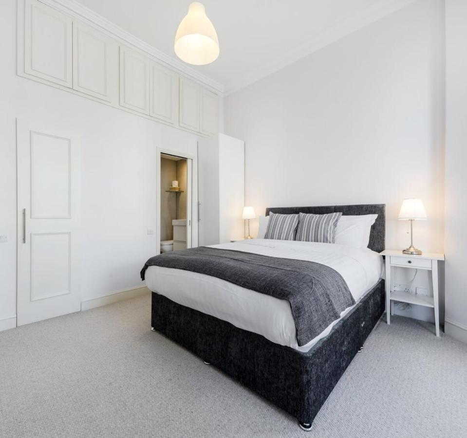 Elegant Earl'S Court 2 Bedroom Flat Just 4 Minutes From Tube ลอนดอน ภายนอก รูปภาพ