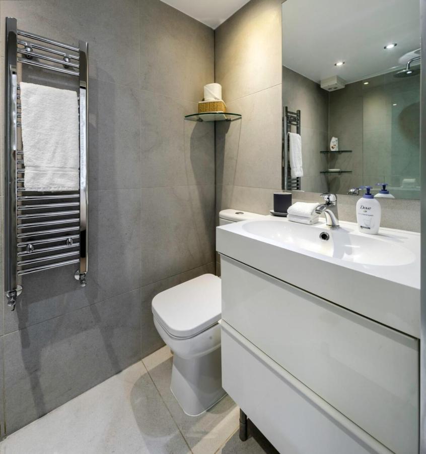 Elegant Earl'S Court 2 Bedroom Flat Just 4 Minutes From Tube ลอนดอน ภายนอก รูปภาพ